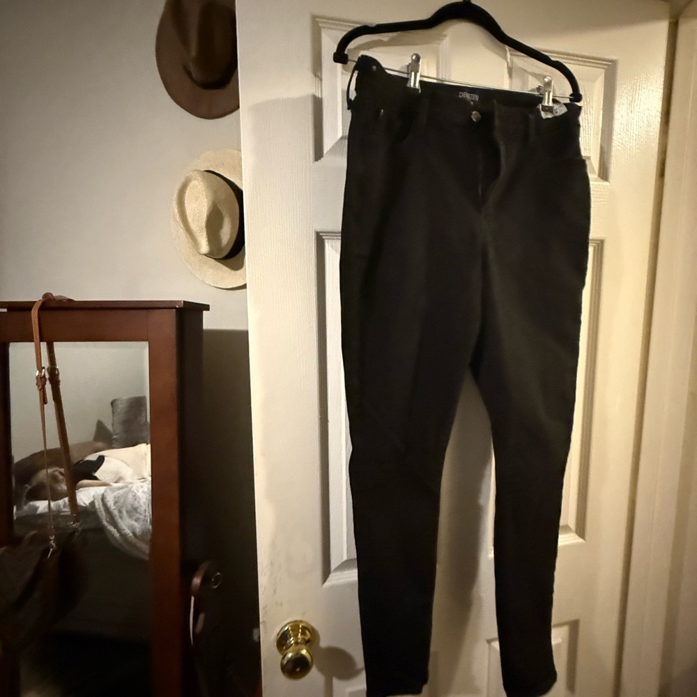 Denizen from Levi's Black High Rise Women Jeans